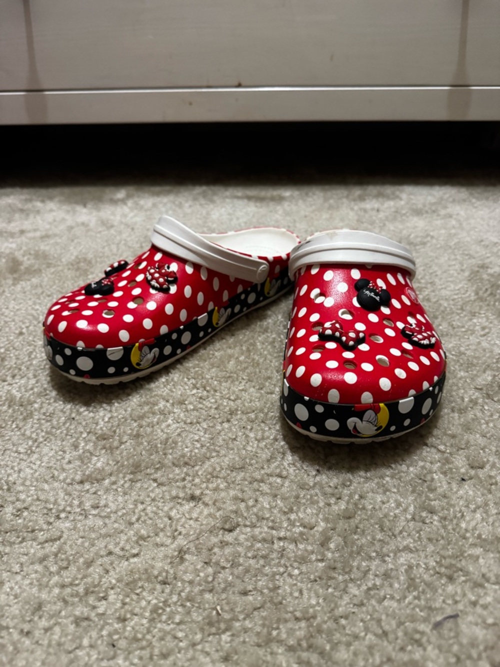 Crocs Minnie Mouse Polka Dot Clogs Red White Disney Women’s 9